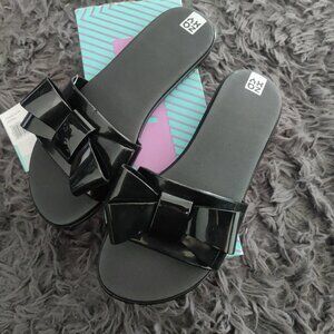 ZAXY slippers, size US7